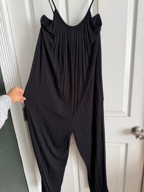 Jolie Black Sleeveless Wide-Leg Jumpsuit with Pockets